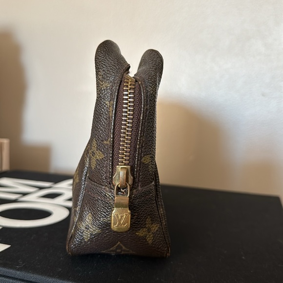 Authentic Louis Vuitton Trousse 23 - Picture 3 of 10